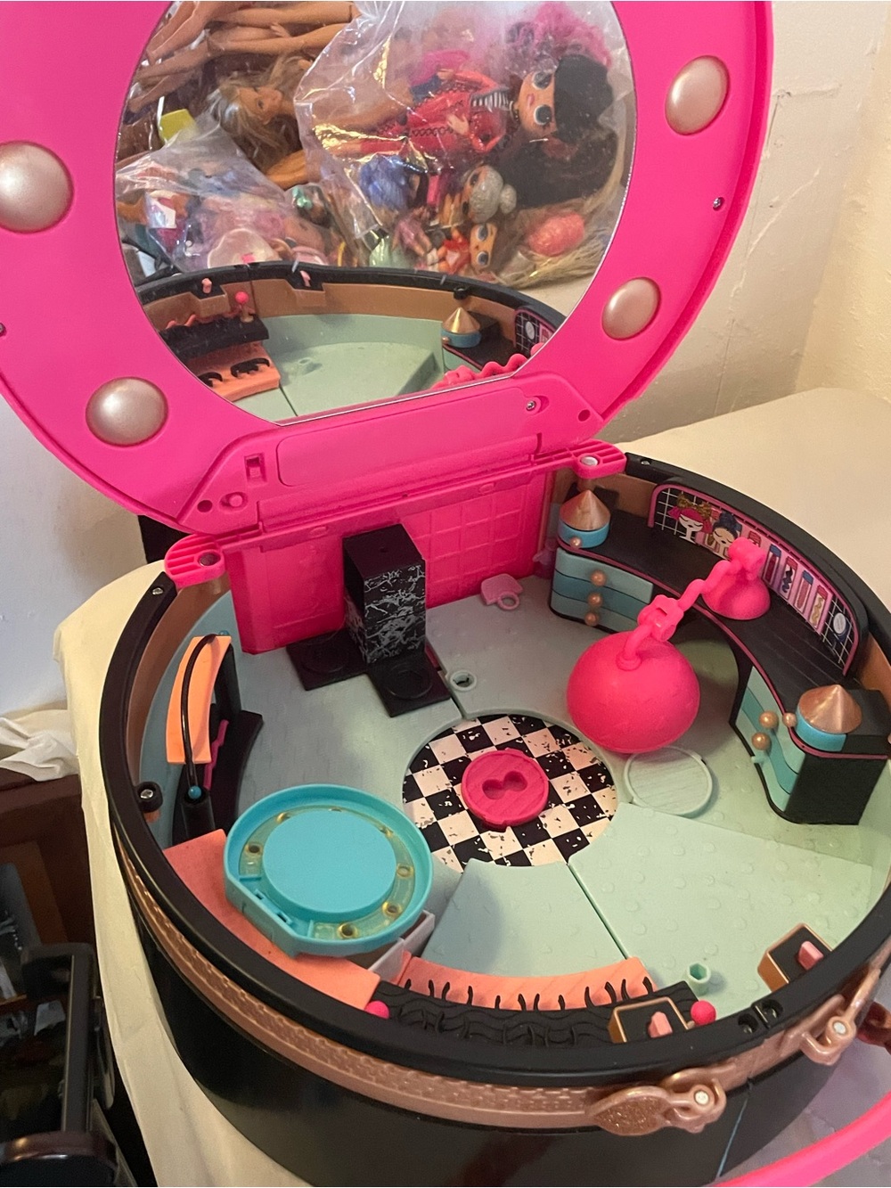 L.O.L. Surprise! Doll Carry Case with Pink and Black Dolls - Picture 7 of 7